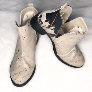 Goby - Unique Ankle Bootie